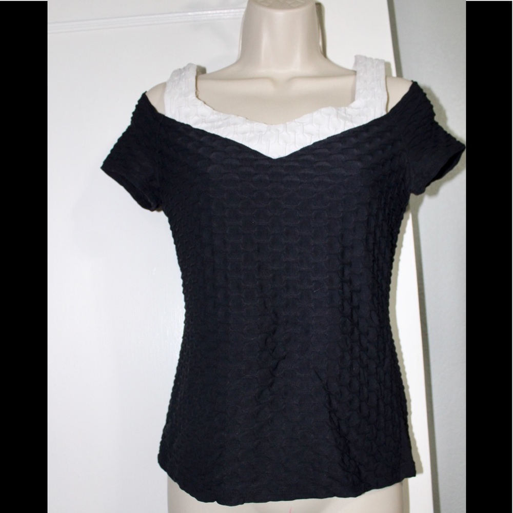 Gorgeous Textured Shoulder-cut Top